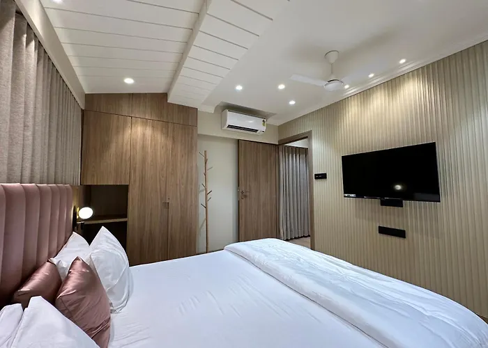 Rudraya Homes - Cozy Premium Serviced Apartments Khar - Next To Bandra