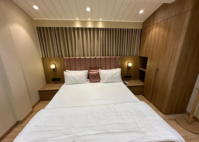 Rudraya Homes - Cozy Premium Serviced Apartments Khar - Next To Bandra