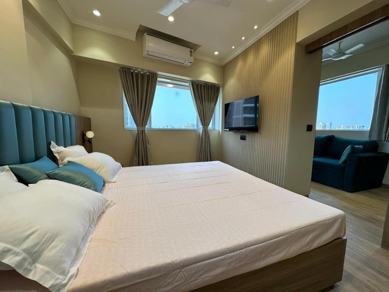 Rudraya Homes - Cozy Premium Serviced Khar - Next To Bandra Apartment *
