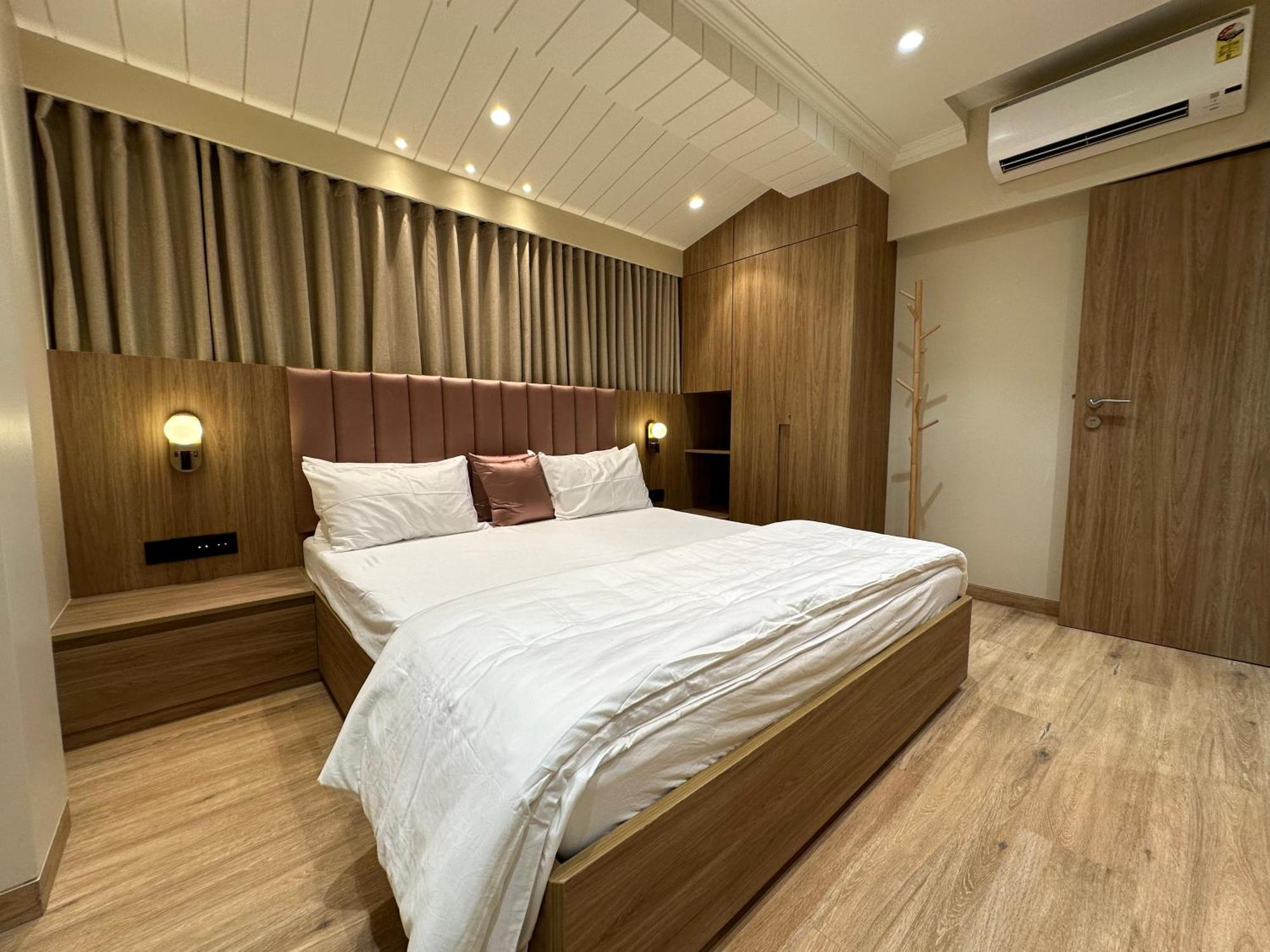 Rudraya Homes - Cozy Premium Serviced Khar - Next To Bandra Apartment