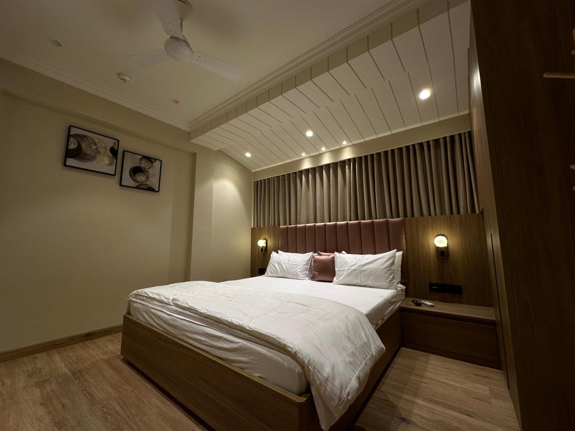 Rudraya Homes - Cozy Premium Serviced Khar - Next To Bandra Mumbai