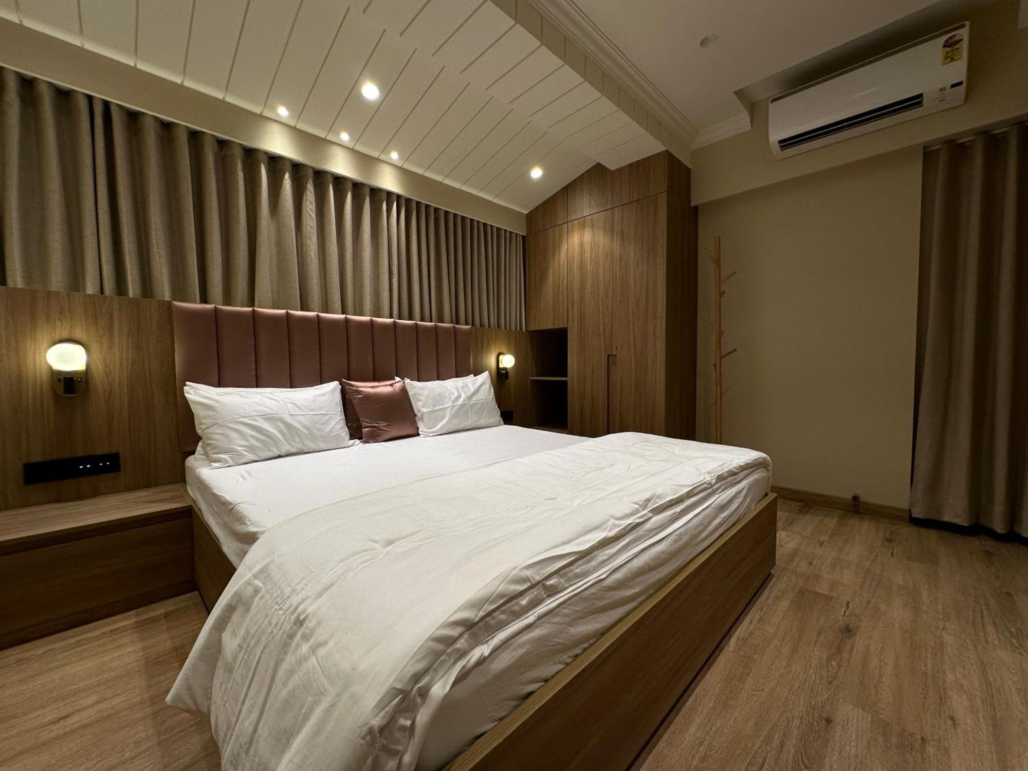 Rudraya Homes - Cozy Premium Serviced Khar - Next To Bandra Apartment