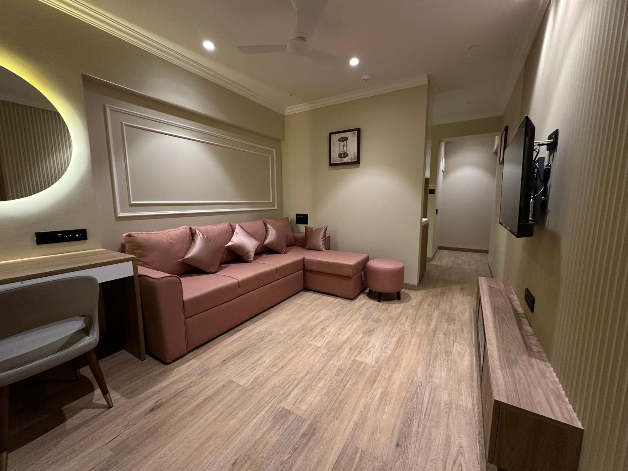 Rudraya Homes - Cozy Premium Serviced Khar - Next To Bandra Mumbai
