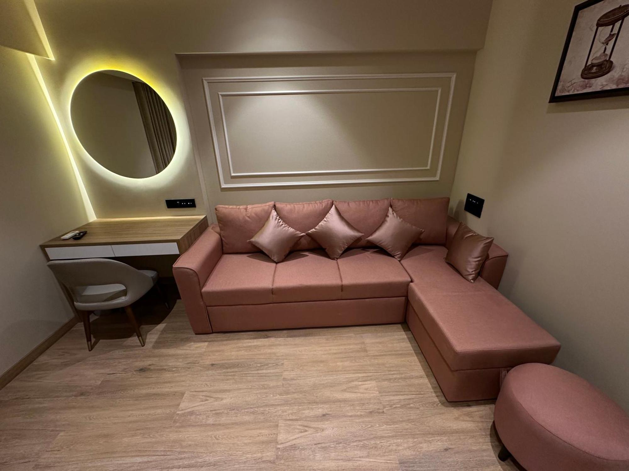 Rudraya Homes - Cozy Premium Serviced Khar - Next To Bandra Apartment Mumbai