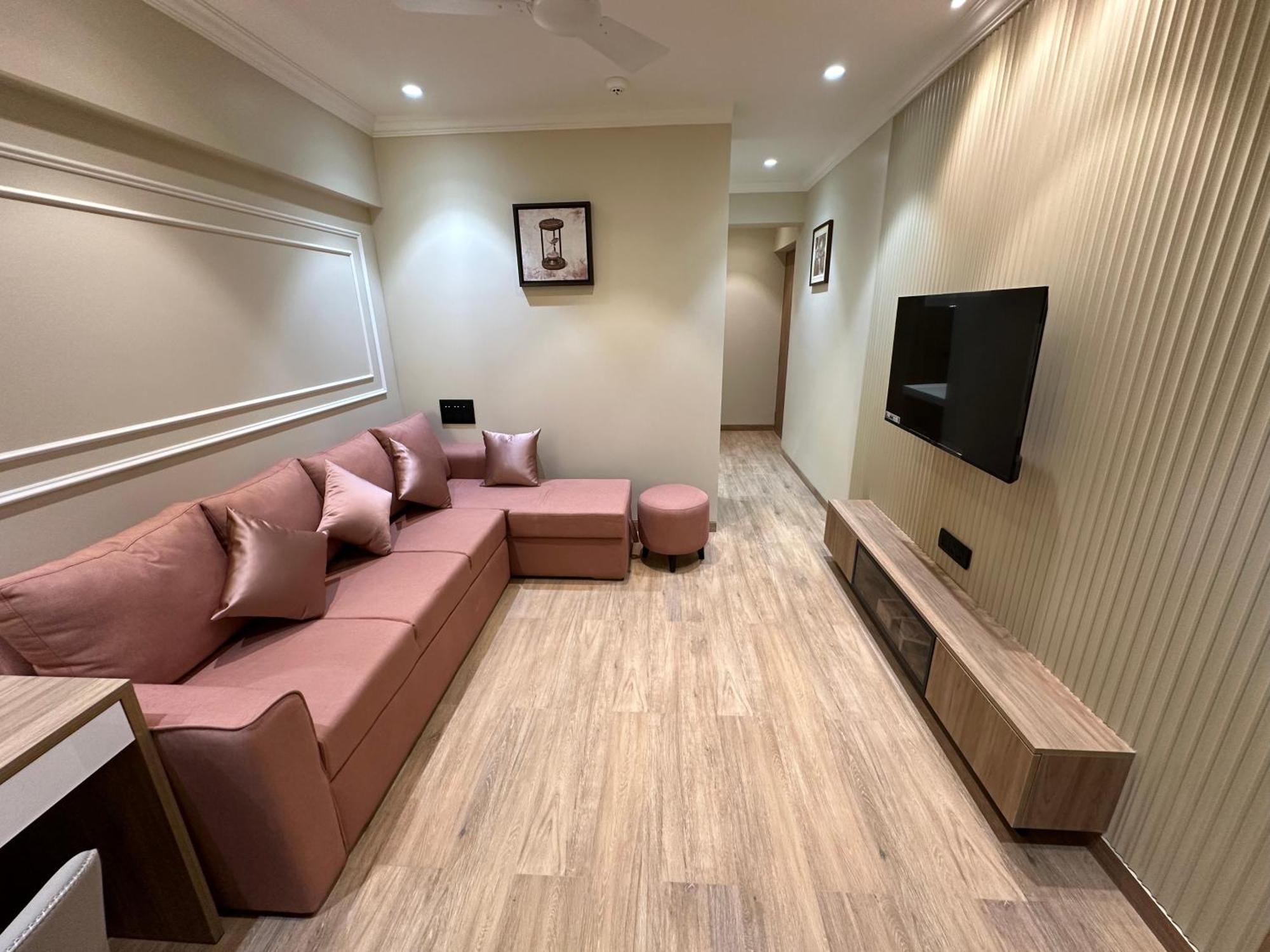 Rudraya Homes - Cozy Premium Serviced Khar - Next To Bandra *