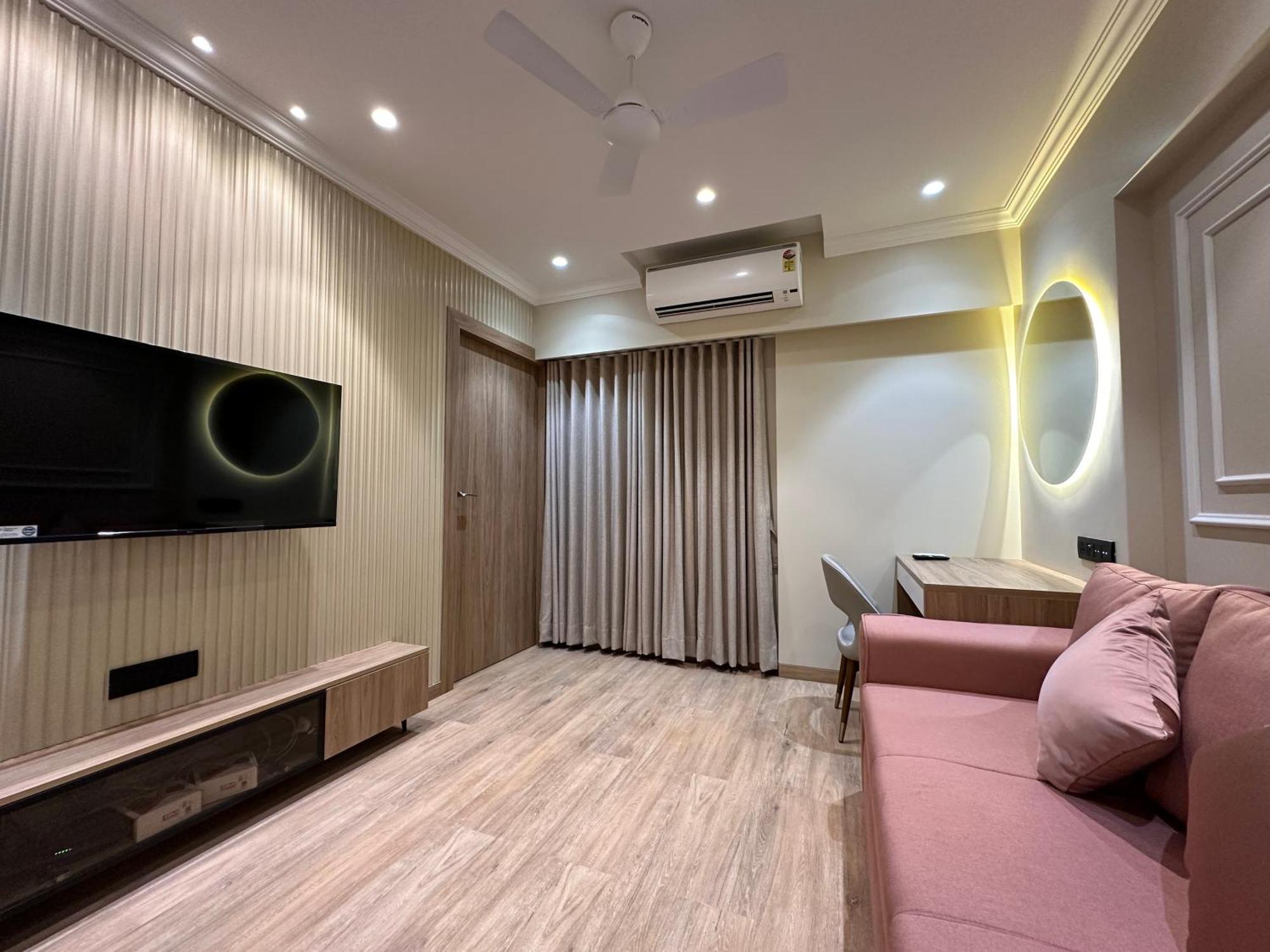 Rudraya Homes - Cozy Premium Serviced Khar - Next To Bandra