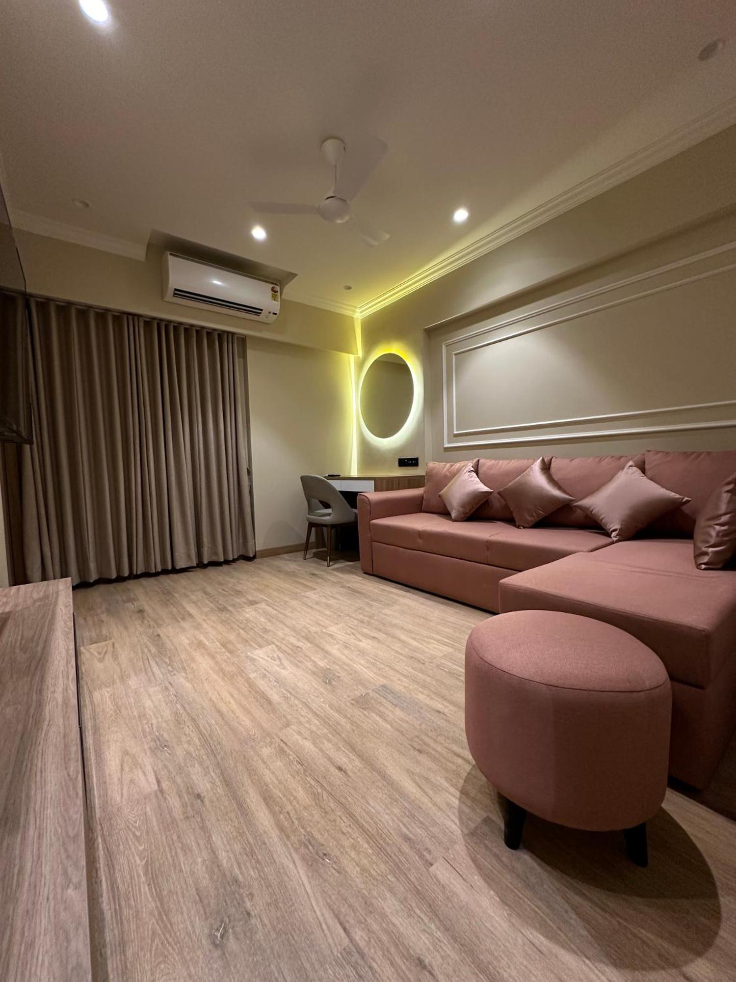 Rudraya Homes - Cozy Premium Serviced Khar - Next To Bandra * Mumbai