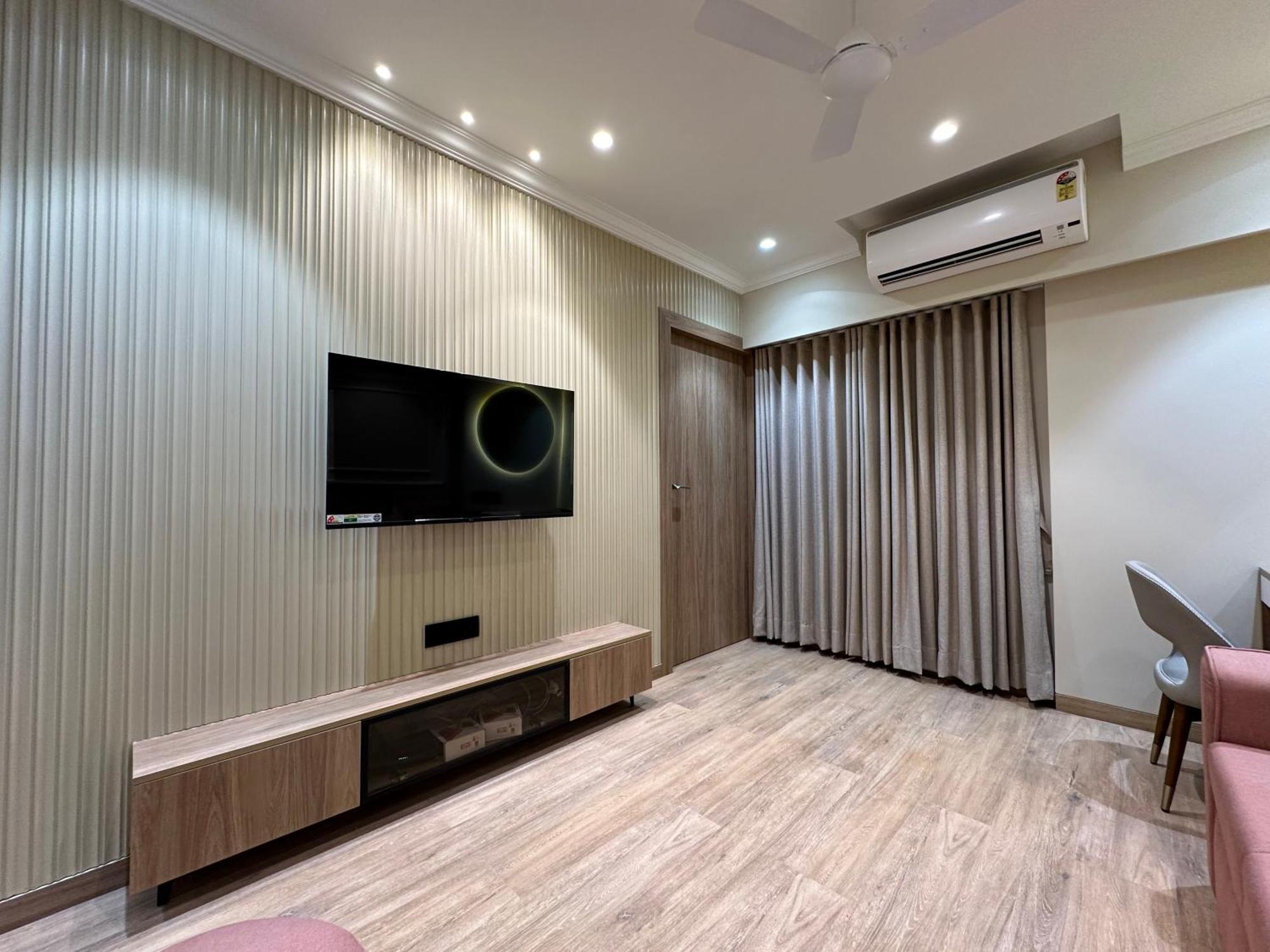 Rudraya Homes - Cozy Premium Serviced Khar - Next To Bandra Apartment