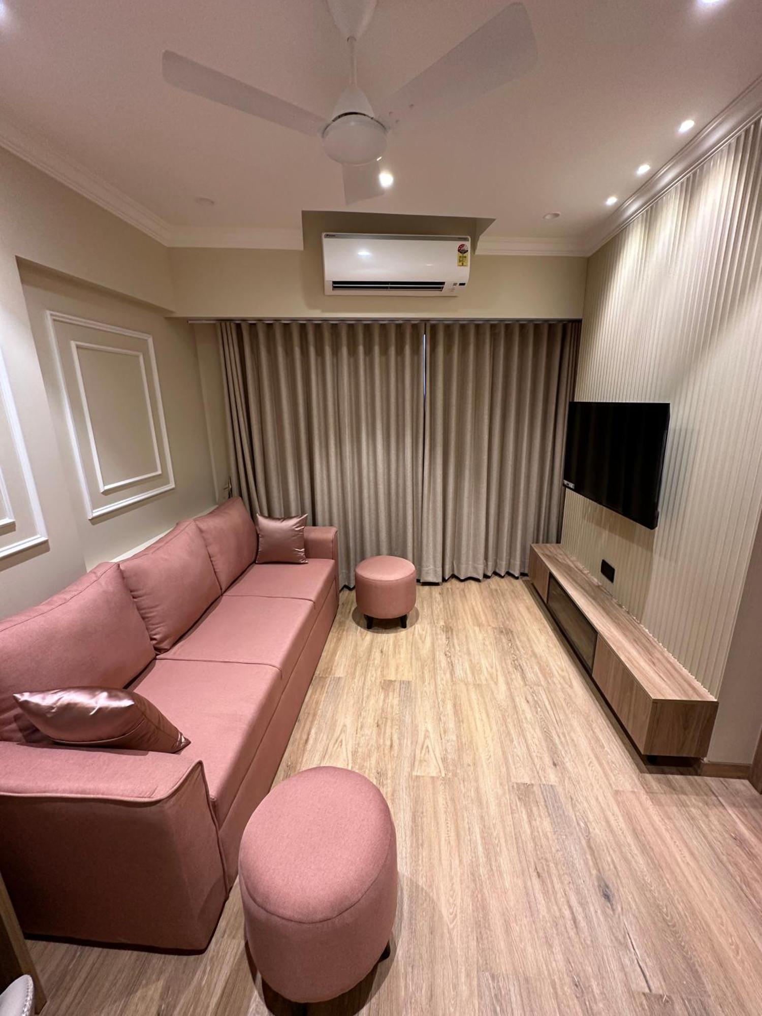Rudraya Homes - Cozy Premium Serviced Khar - Next To Bandra *