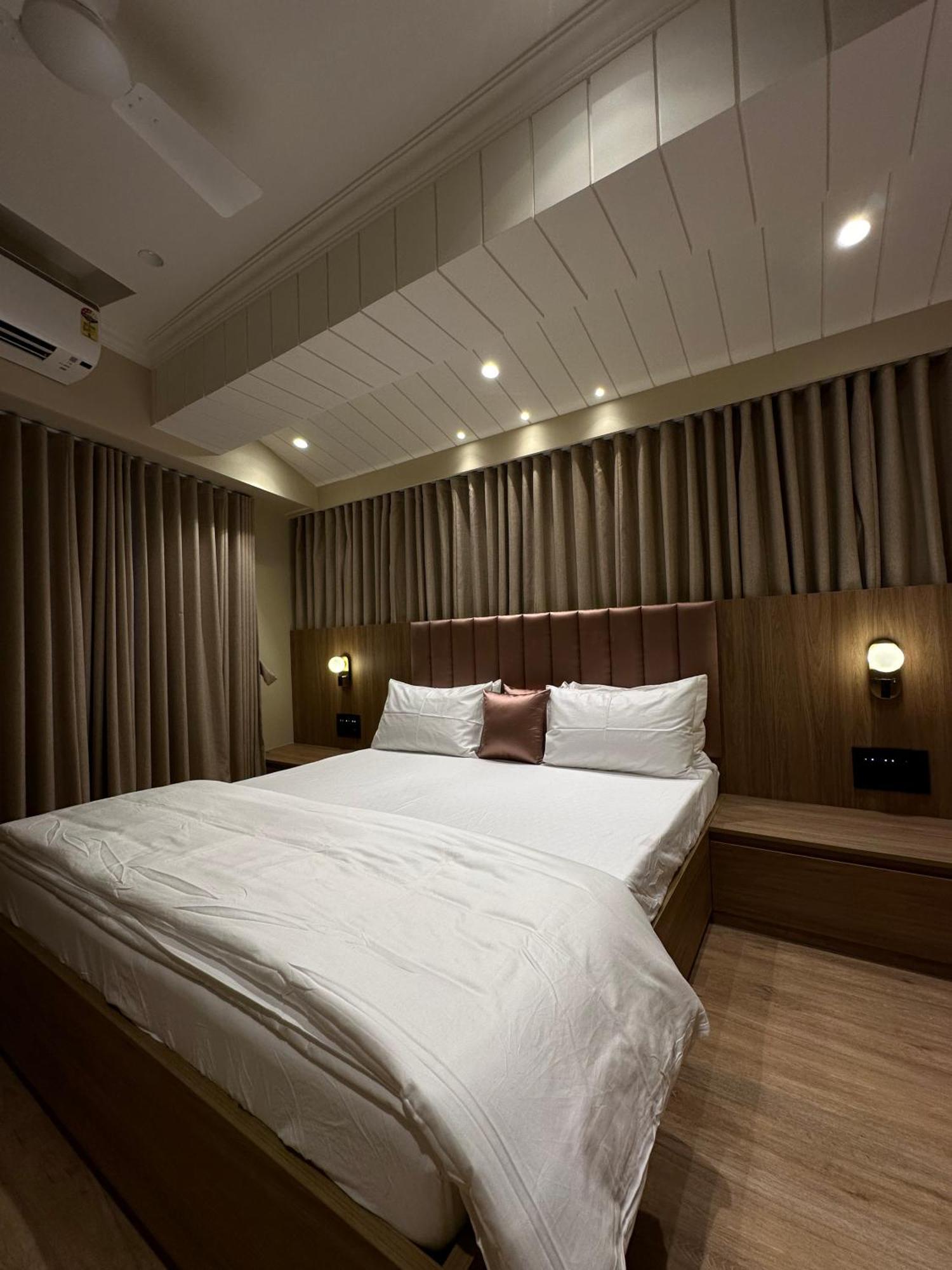 Rudraya Homes - Cozy Premium Serviced Khar - Next To Bandra Apartment