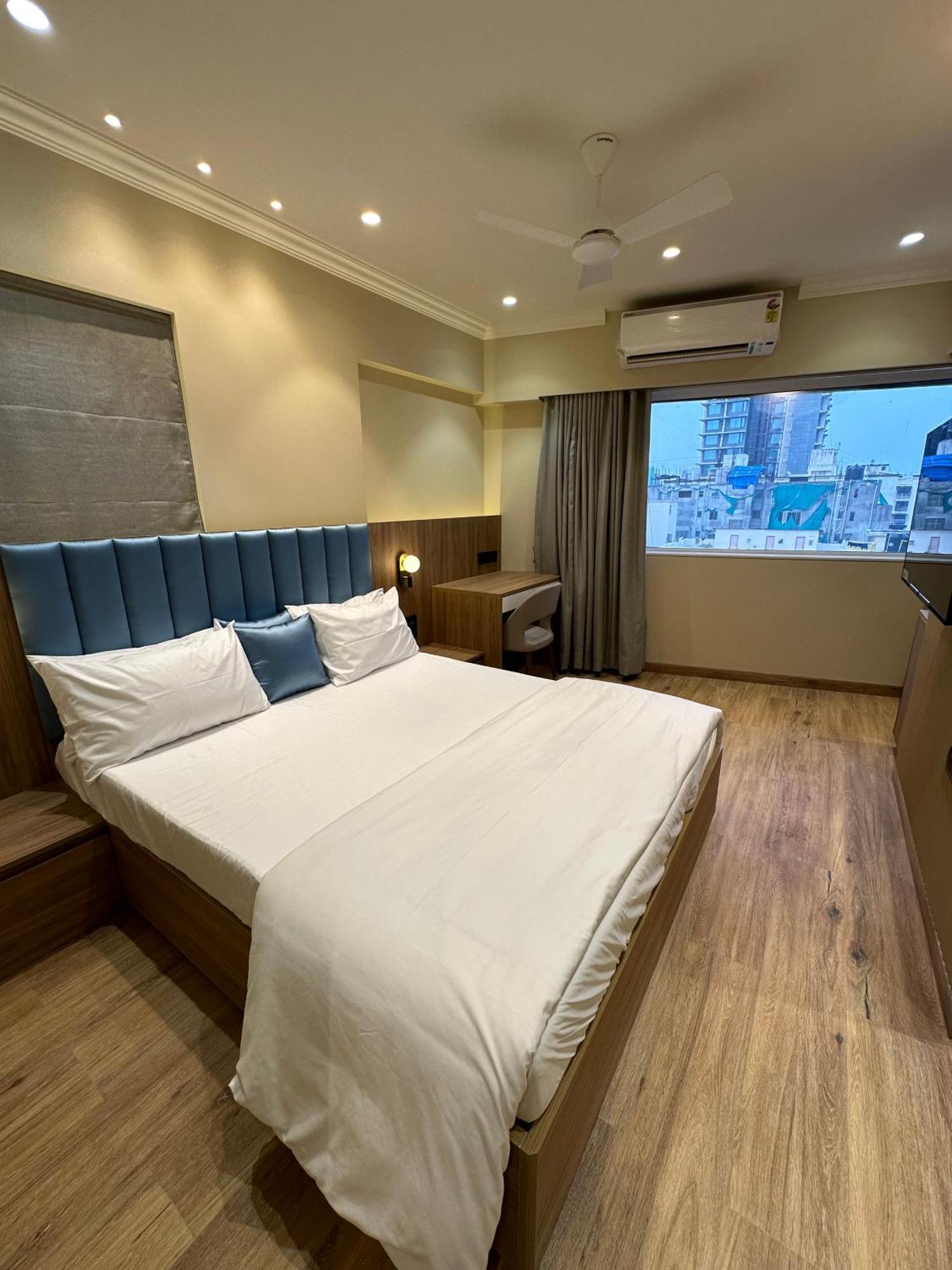 Rudraya Homes - Cozy Premium Serviced Khar - Next To Bandra