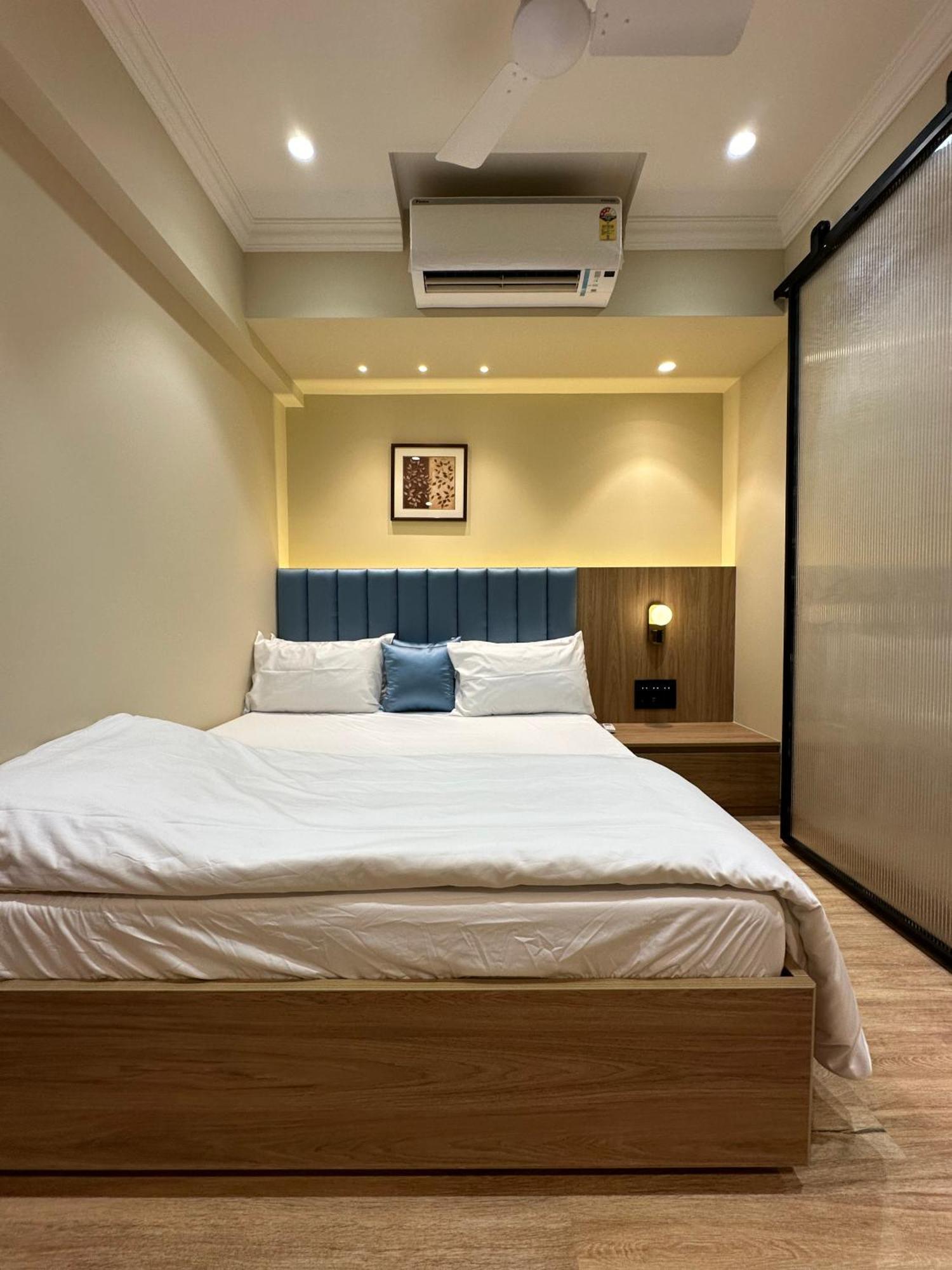 Rudraya Homes - Cozy Premium Serviced Khar - Next To Bandra
