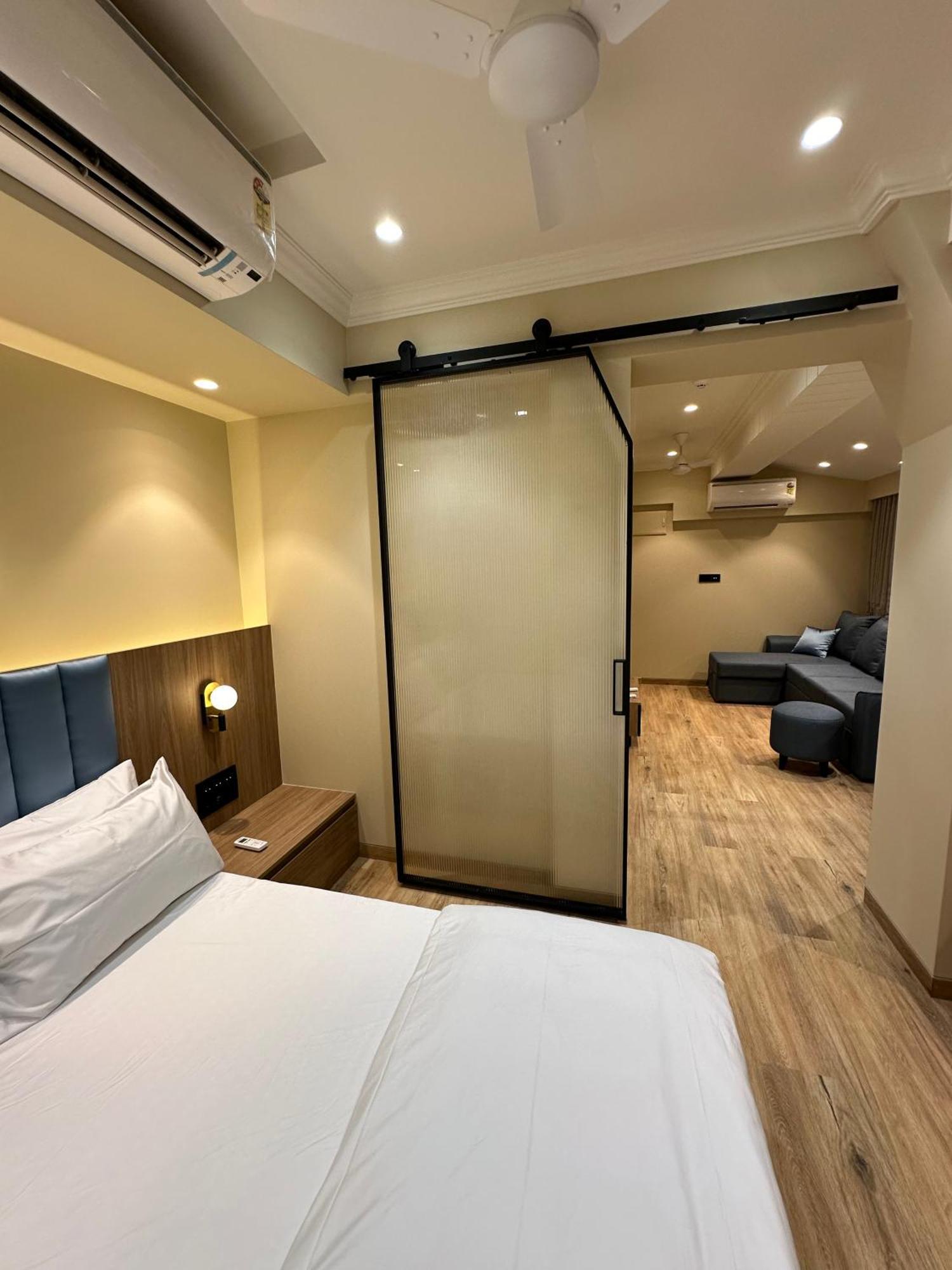 Rudraya Homes - Cozy Premium Serviced Khar - Next To Bandra Mumbai
