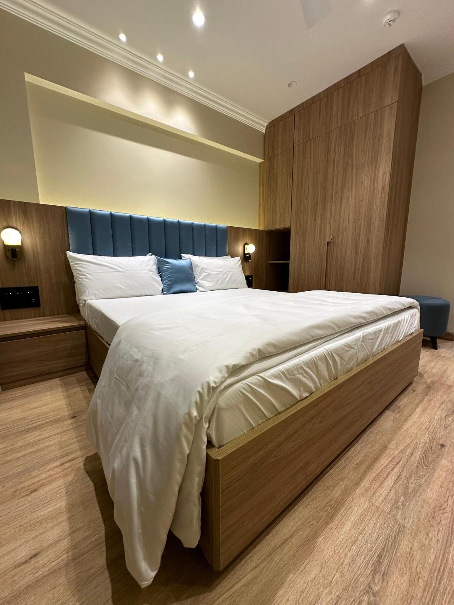 Apartment Rudraya Homes - Cozy Premium Serviced Khar - Next To Bandra