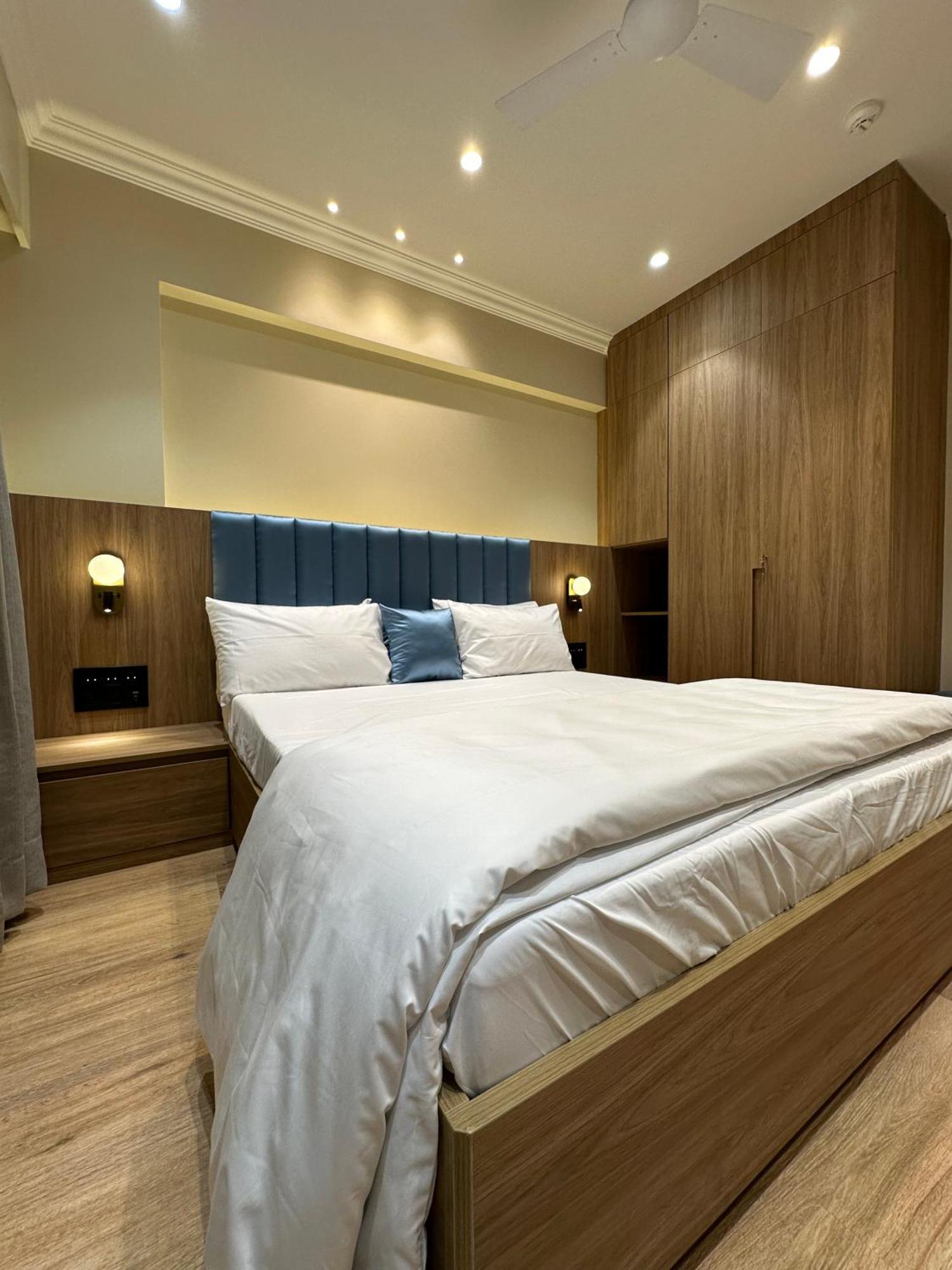 Rudraya Homes - Cozy Premium Serviced Khar - Next To Bandra Apartment Mumbai