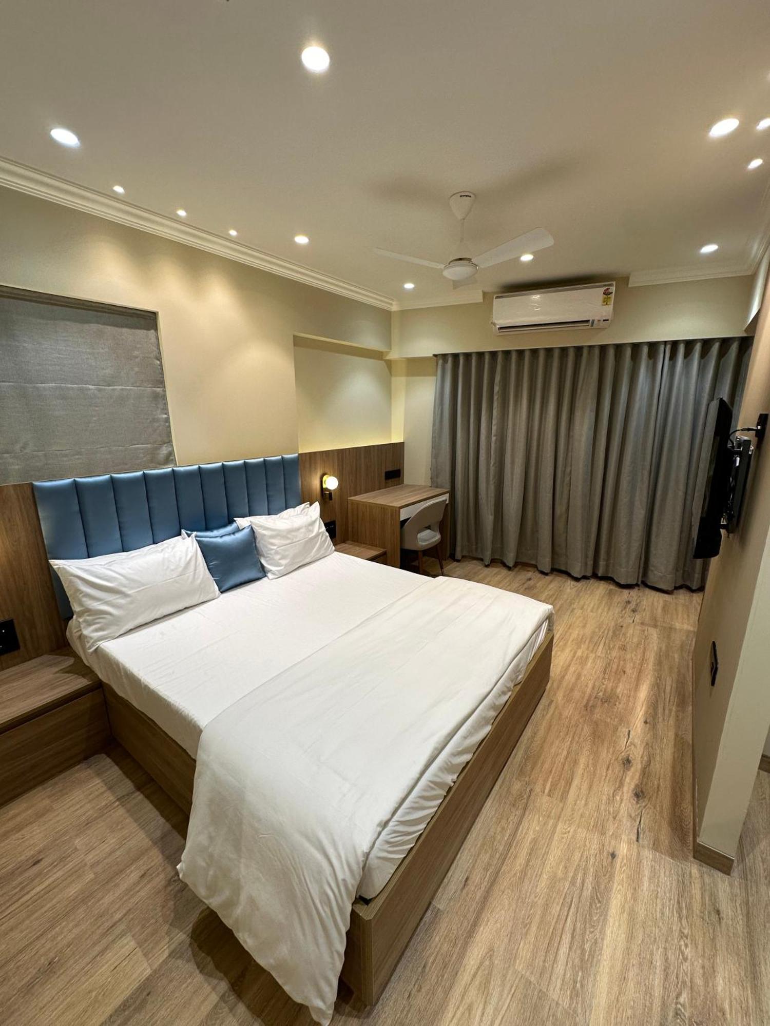 Rudraya Homes - Cozy Premium Serviced Khar - Next To Bandra
