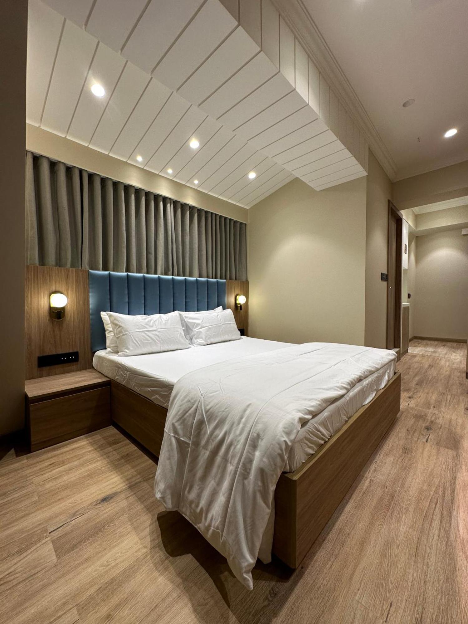 Apartment Rudraya Homes - Cozy Premium Serviced Khar - Next To Bandra *