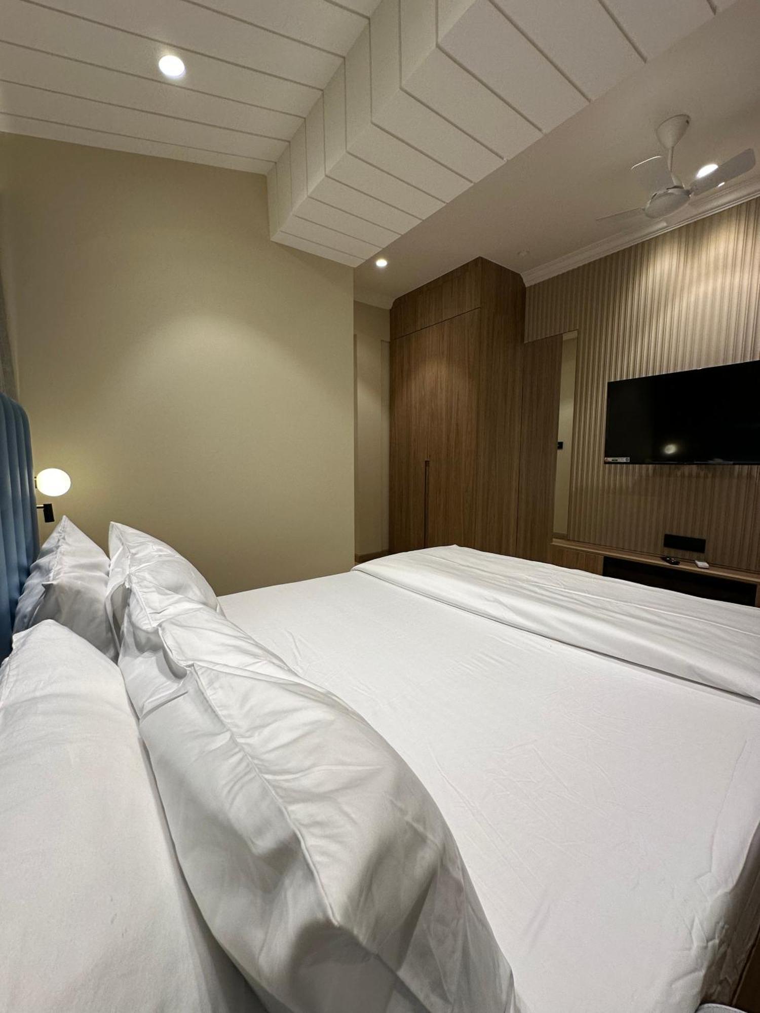 Apartment Rudraya Homes - Cozy Premium Serviced Khar - Next To Bandra *