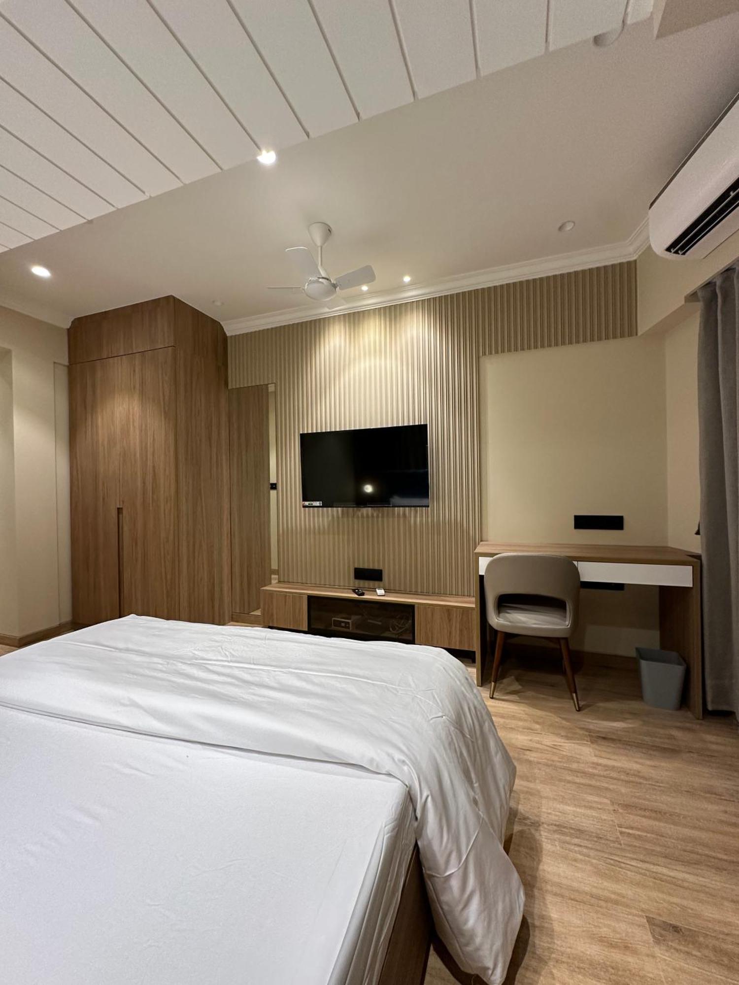 Rudraya Homes - Cozy Premium Serviced Khar - Next To Bandra Mumbai