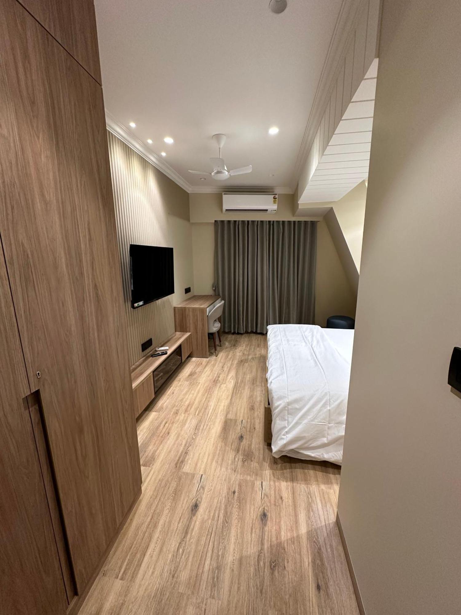 Rudraya Homes - Cozy Premium Serviced Khar - Next To Bandra Apartment Mumbai